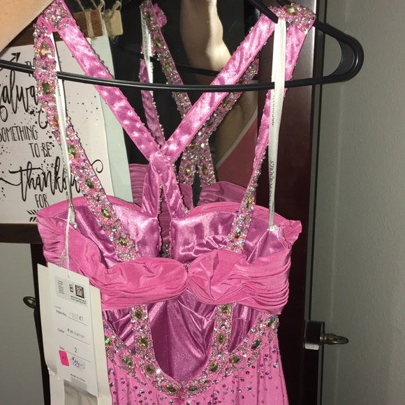💗 Gorgeous pink Embellished Gown - Picture 3 of 6